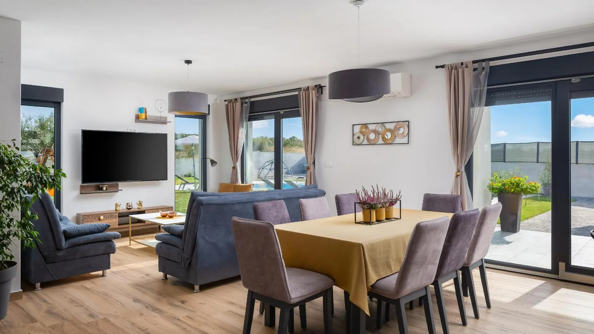 Villa Lacus In Vrana With Pool