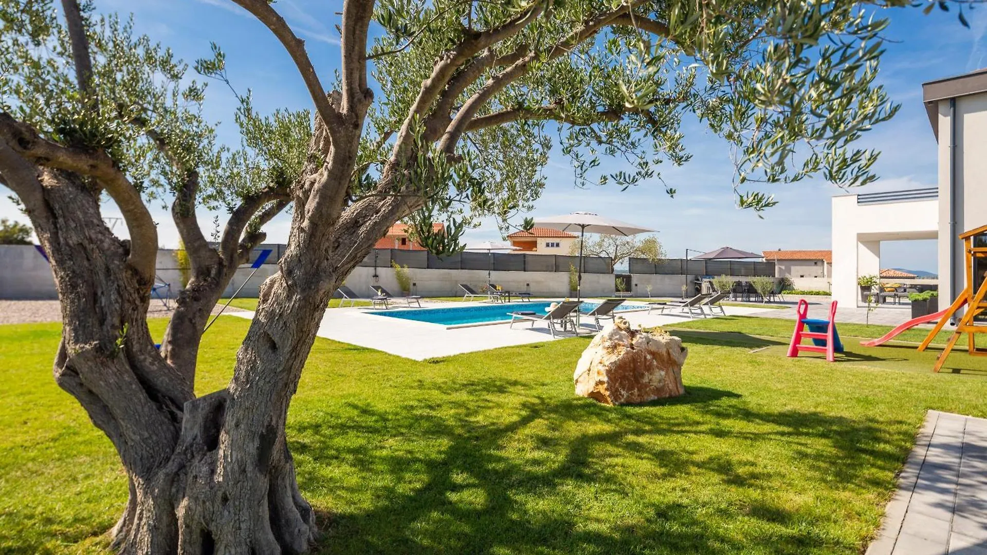 Villa Lacus In Vrana With Pool